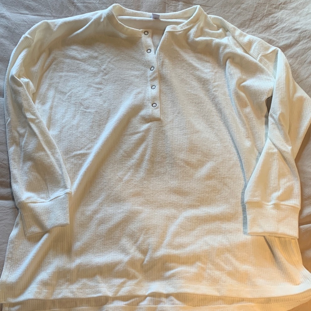 Old Navy Women's Cream V-Neck Sweater